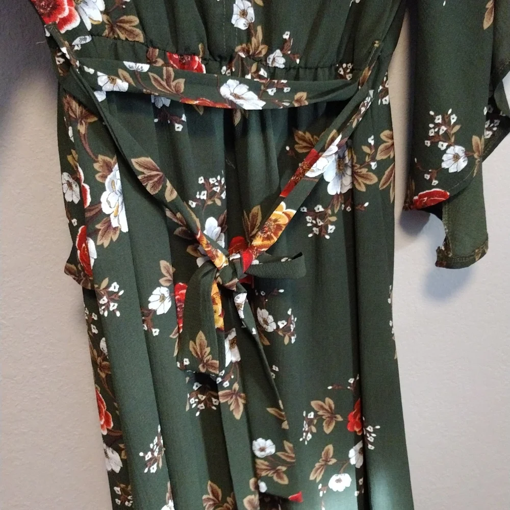 SIMPLEE FLORAL DRESS - Picture 8 of 11